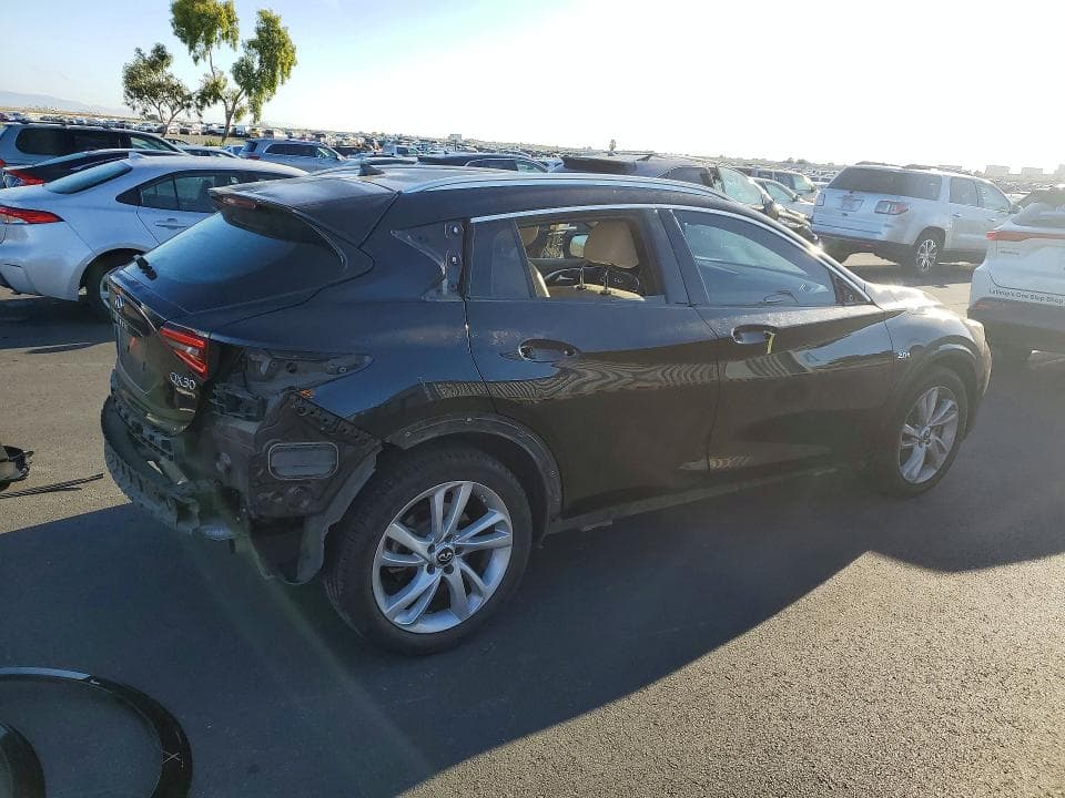 2019 INFINITI QX30 LUXE 3