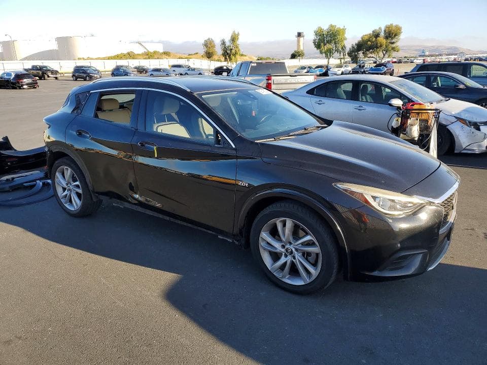 2019 INFINITI QX30 LUXE 4