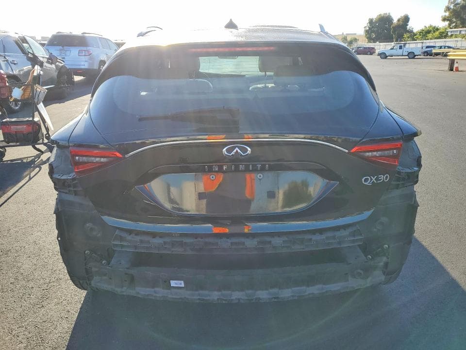 2019 INFINITI QX30 LUXE 6