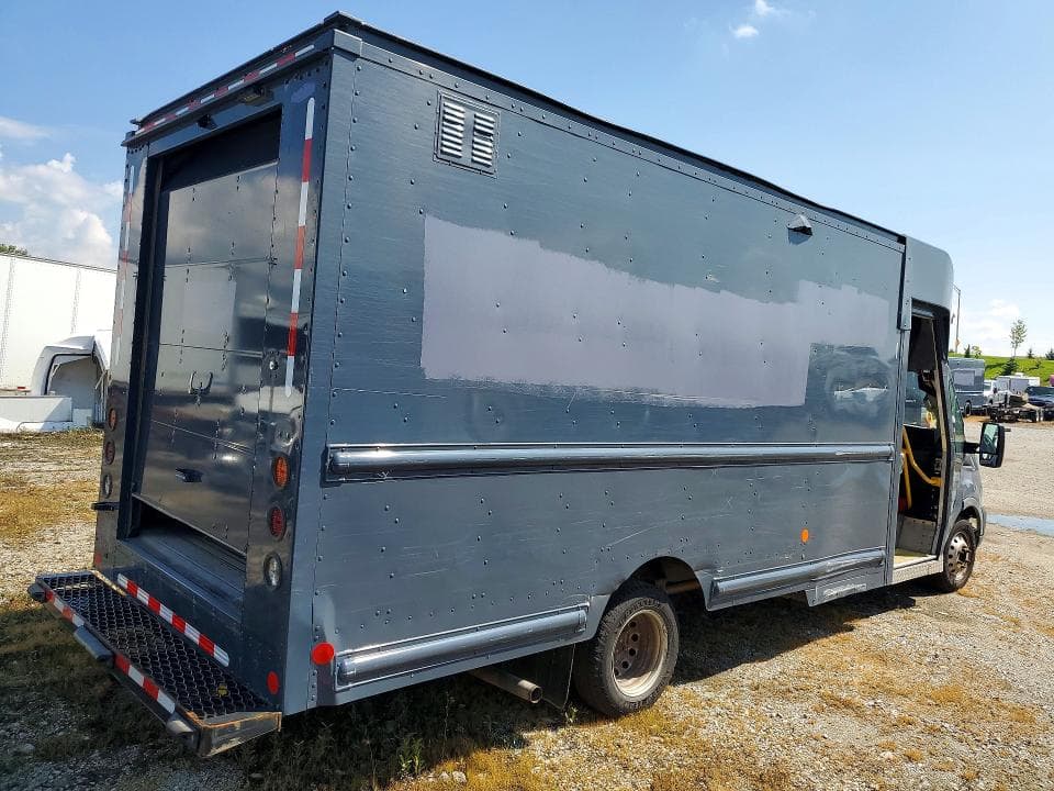 2021 FORD TRANSIT DELIVERY TRUCK 3