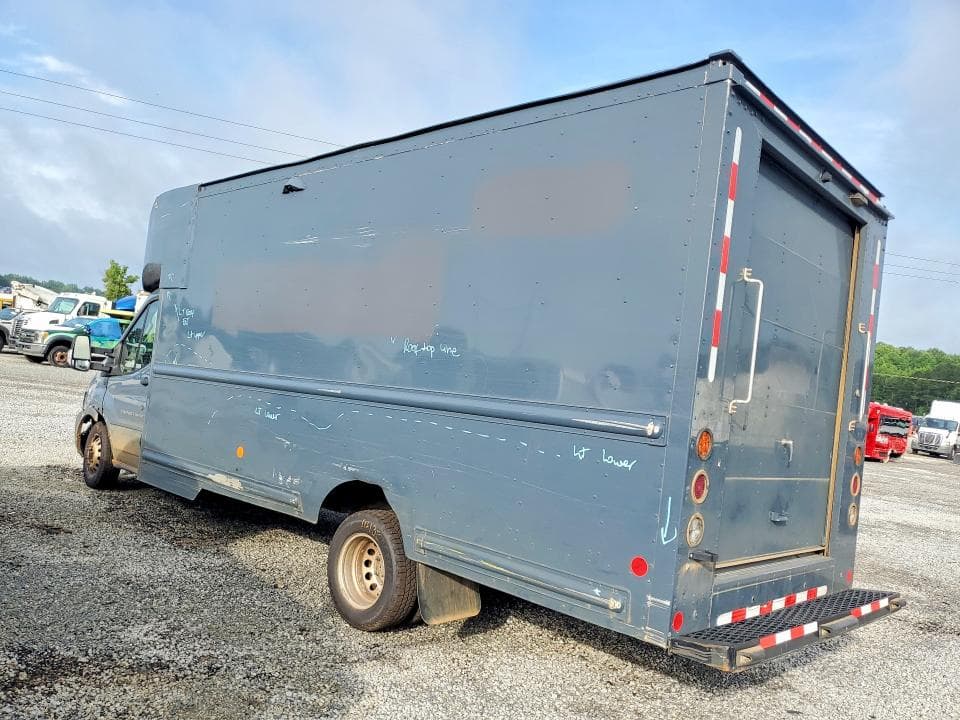 2021 FORD TRANSIT DELIVERY TRUCK 2