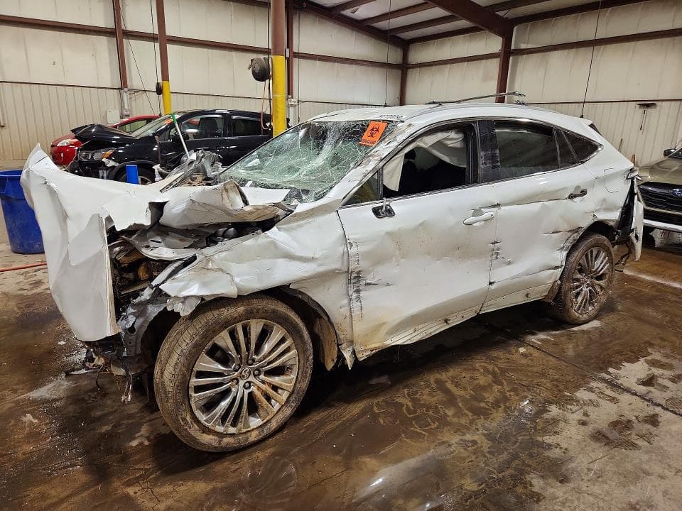 2024 TOYOTA VENZA LIMITED 1
