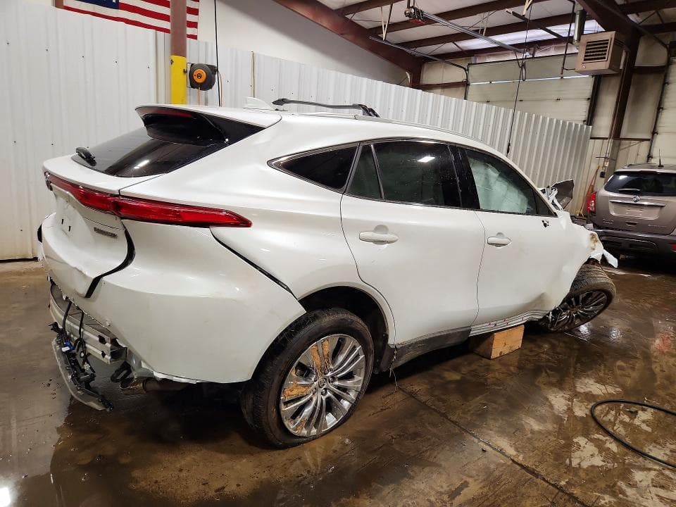 2024 TOYOTA VENZA LIMITED 3