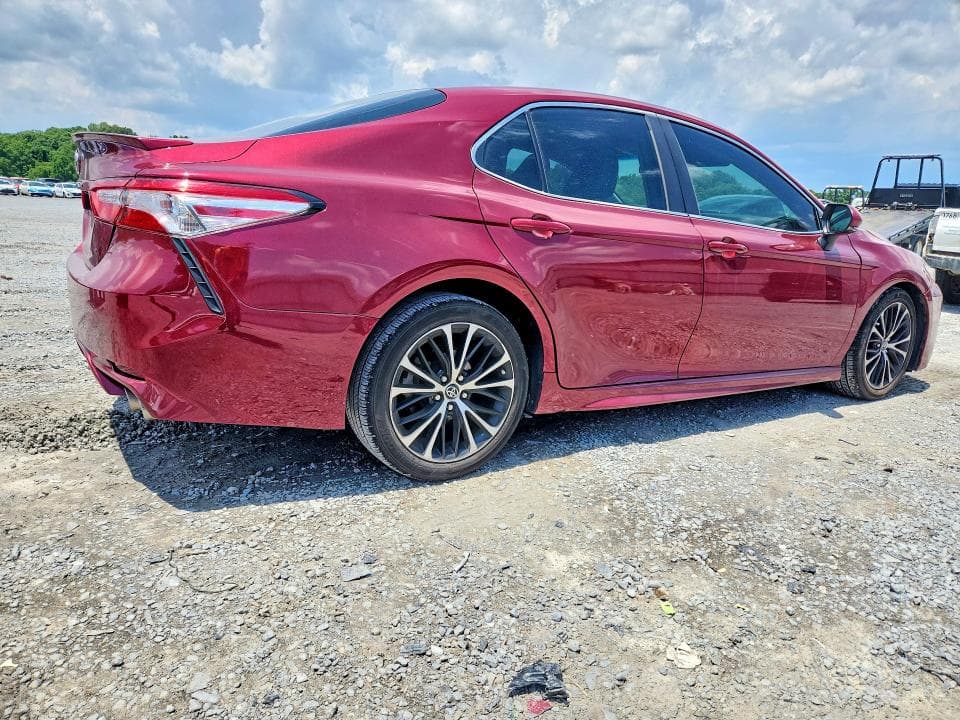 2018 TOYOTA CAMRY SE SE 3