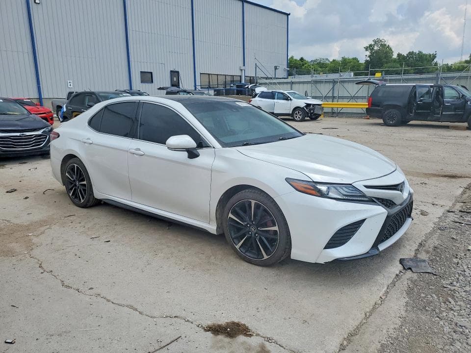 2019 TOYOTA CAMRY 4