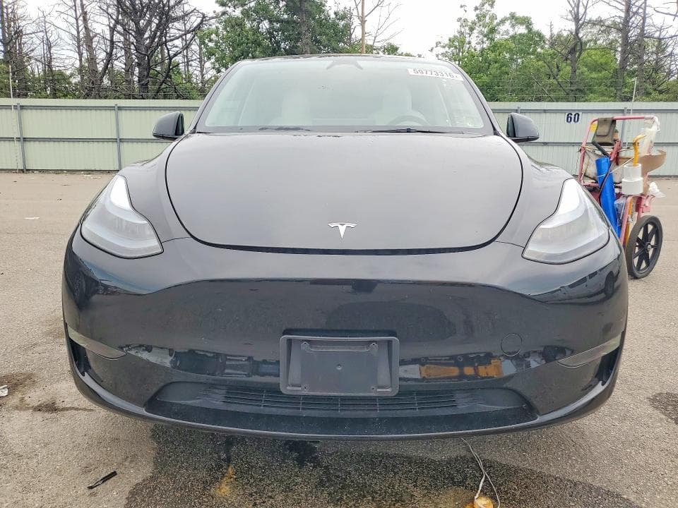2025 TESLA MODEL Y 5