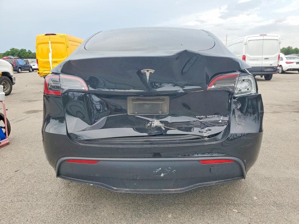 2025 TESLA MODEL Y 6