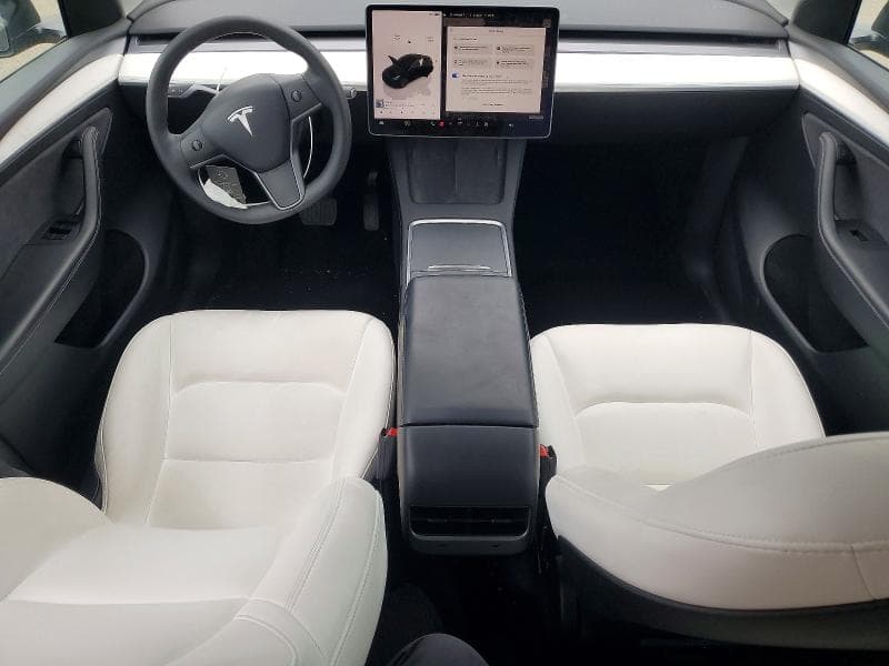 2025 TESLA MODEL Y 8