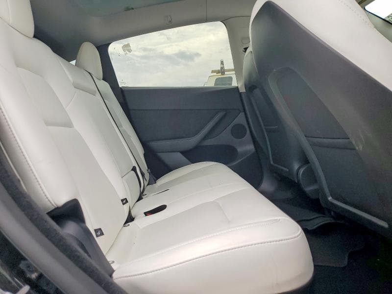 2025 TESLA MODEL Y 10