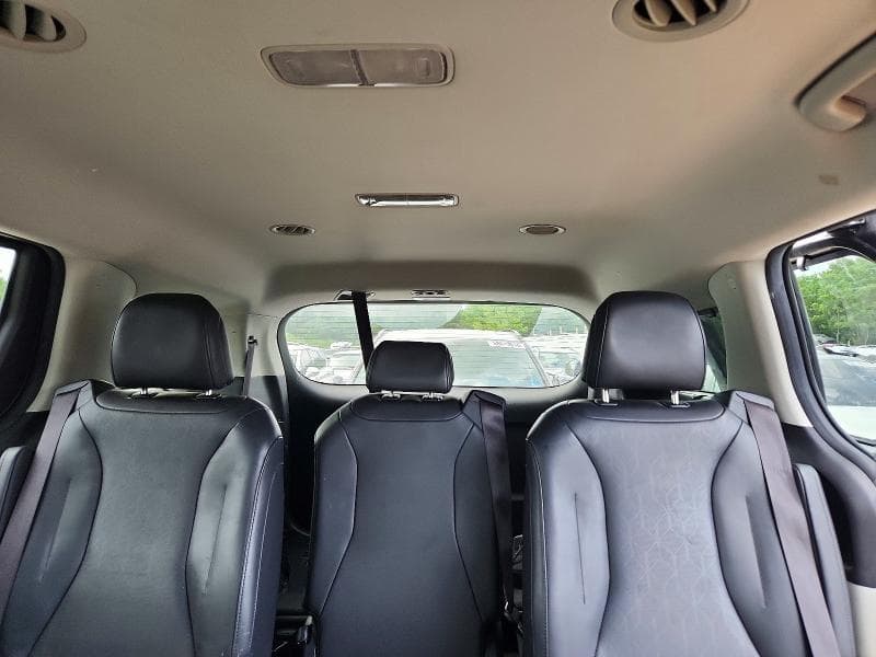 2022 KIA CARNIVAL EX 10