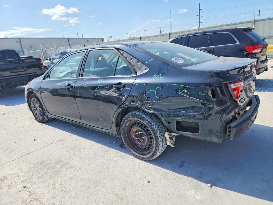 2017 TOYOTA CAMRY SE 2
