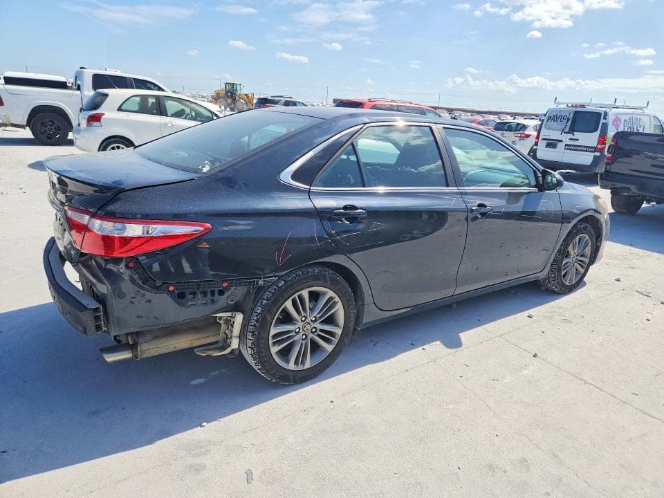 2017 TOYOTA CAMRY SE 3