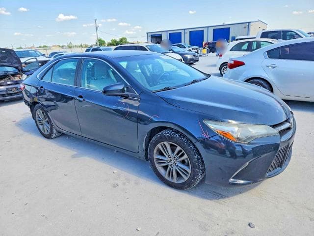 2017 TOYOTA CAMRY SE 4