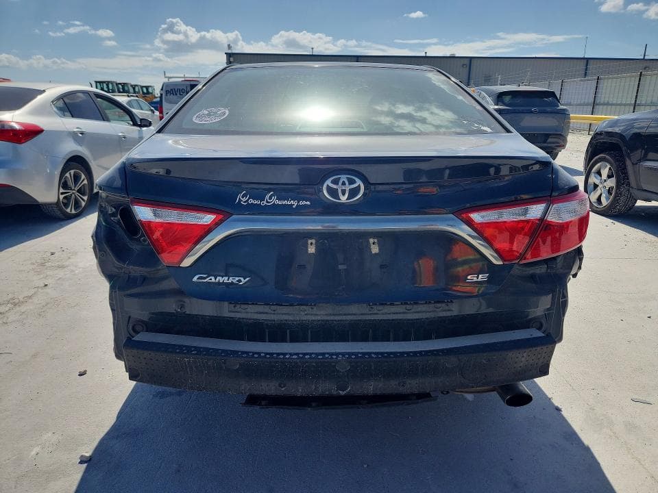 2017 TOYOTA CAMRY SE 6