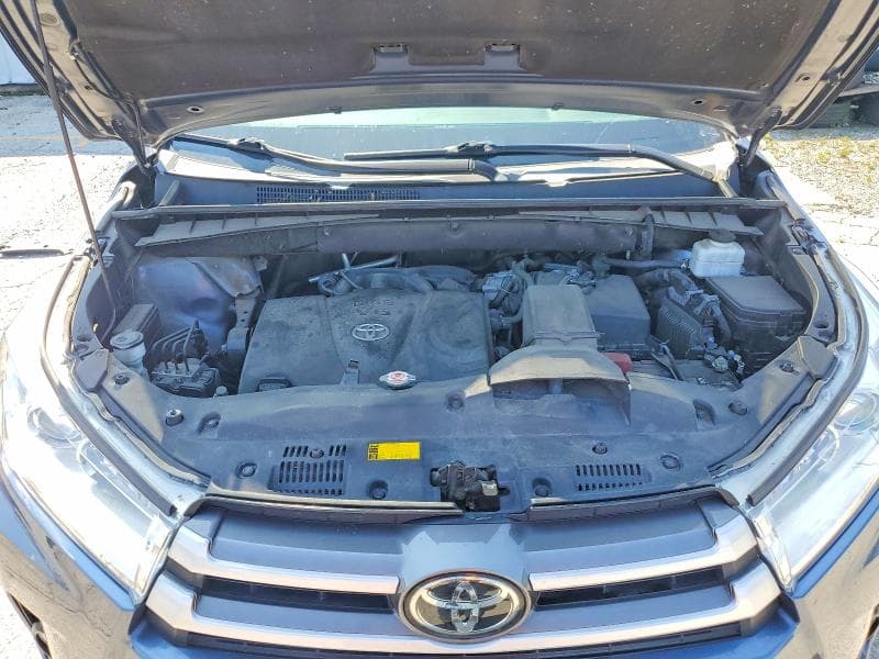 2019 TOYOTA HIGHLANDER XLE 12