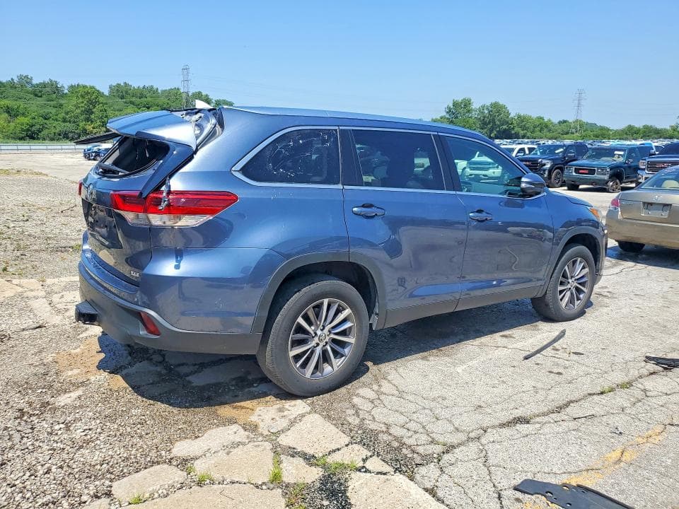 2019 TOYOTA HIGHLANDER XLE 3