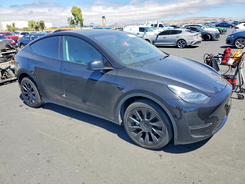 2023 TESLA MODEL Y 4