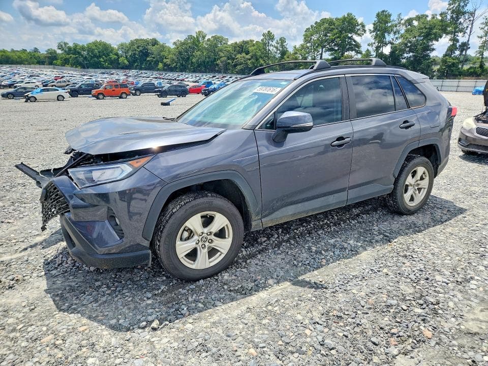 2021 TOYOTA RAV4 XLE 1
