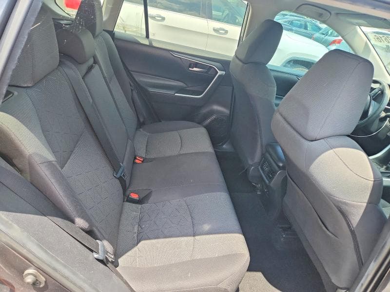 2021 TOYOTA RAV4 XLE 11