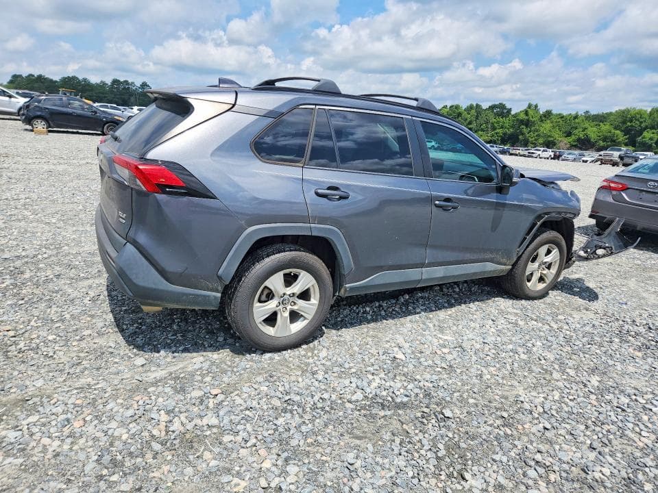 2021 TOYOTA RAV4 XLE 3