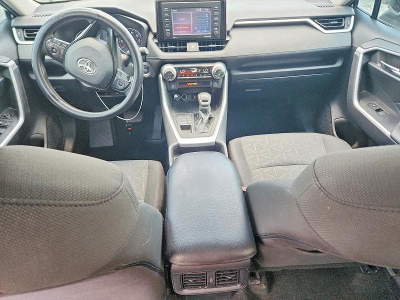 2021 TOYOTA RAV4 XLE 8