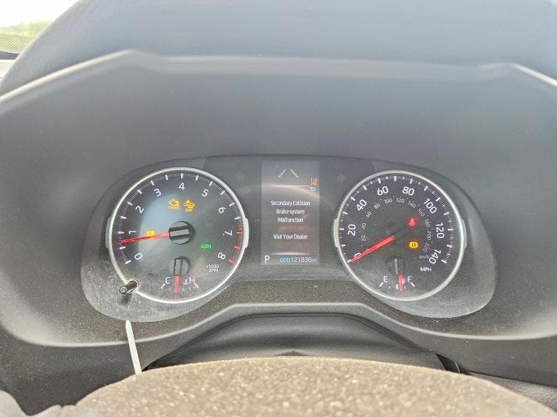 2021 TOYOTA RAV4 XLE 9