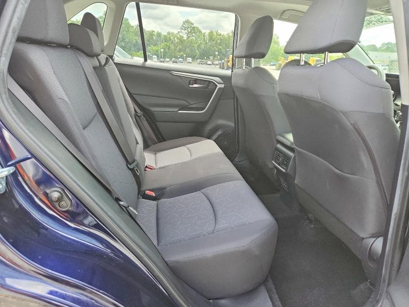 2019 TOYOTA RAV4 XLE 11