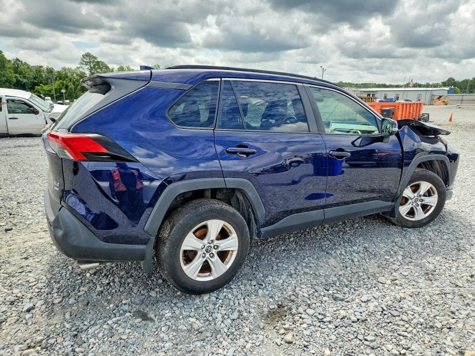 2019 TOYOTA RAV4 XLE 3