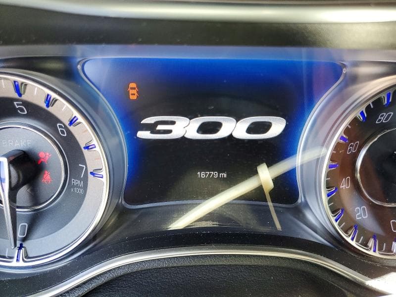 2019 CHRYSLER 300 LIMITED LIMITED 9