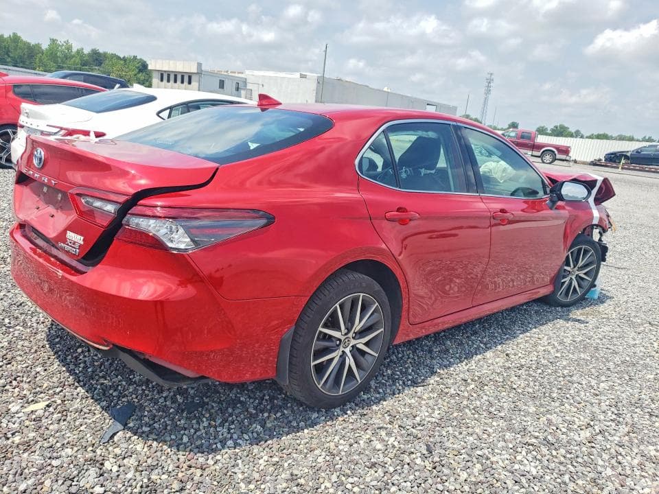 2024 TOYOTA CAMRY XLE 3