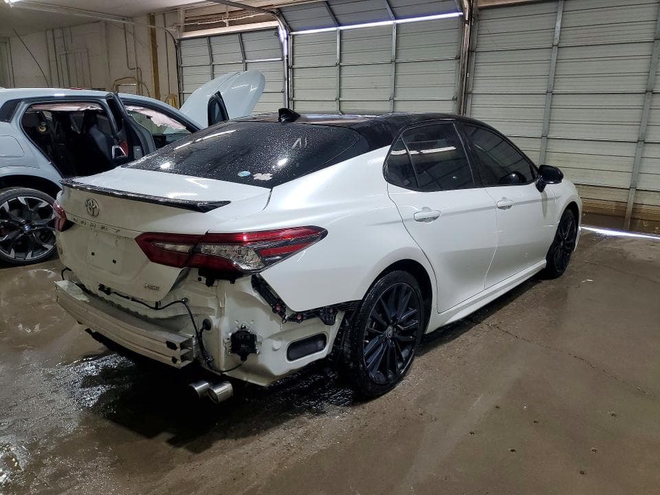 2022 TOYOTA CAMRY XSE 3