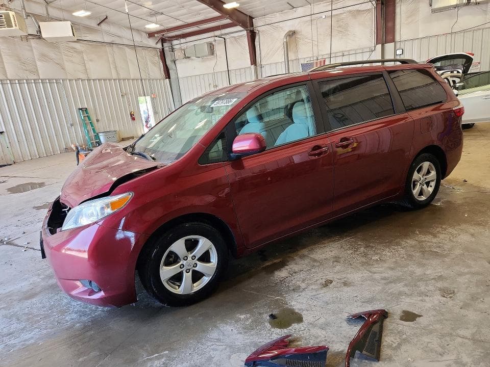 2017 TOYOTA SIENNA LE - 1