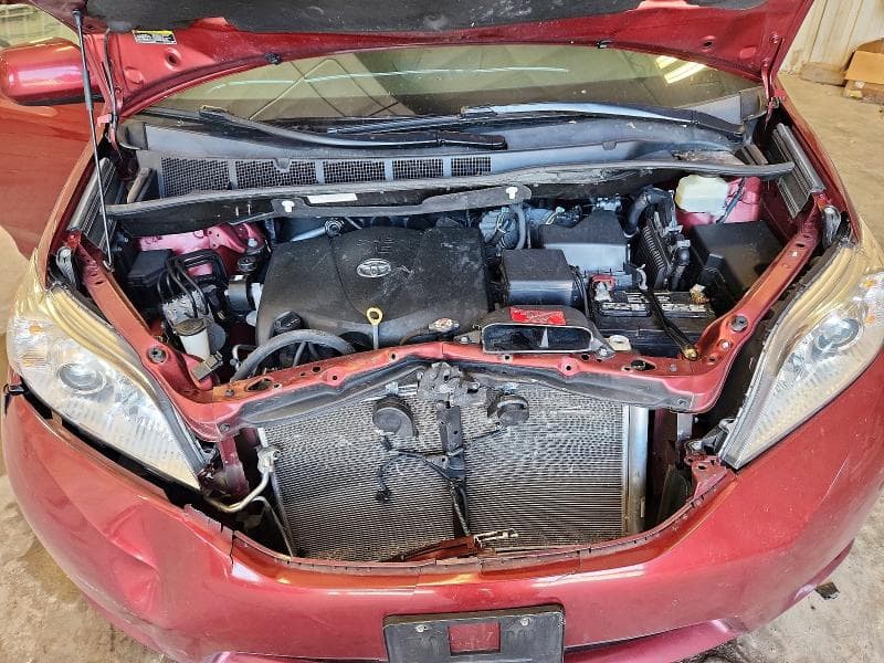 2017 TOYOTA SIENNA LE 12