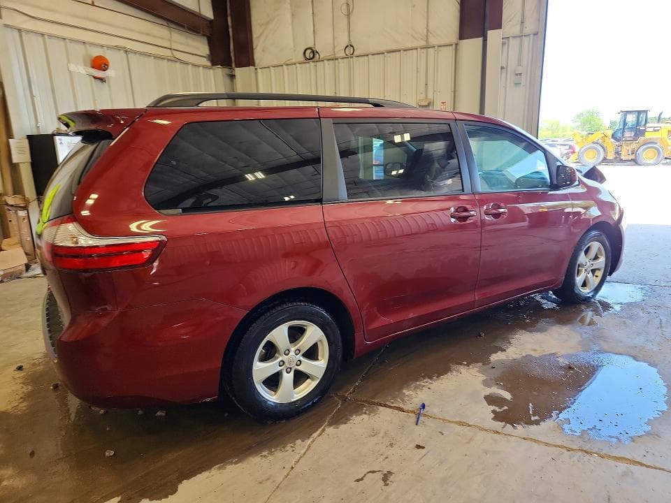 2017 TOYOTA SIENNA LE 3