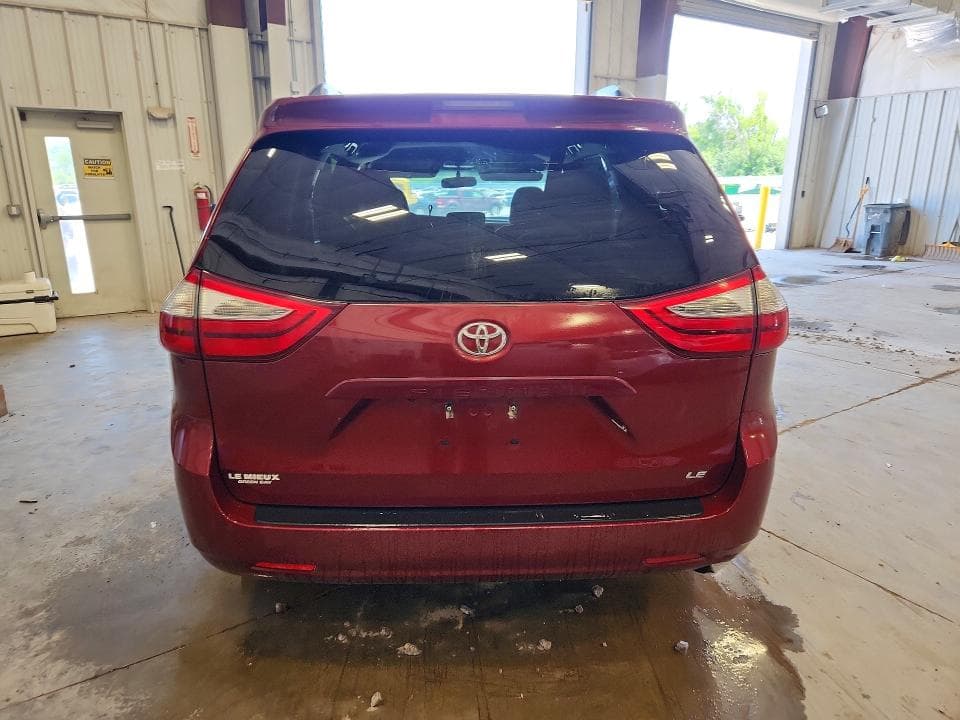 2017 TOYOTA SIENNA LE 6