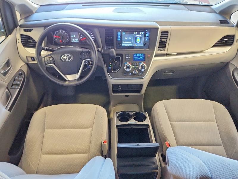 2017 TOYOTA SIENNA LE 8