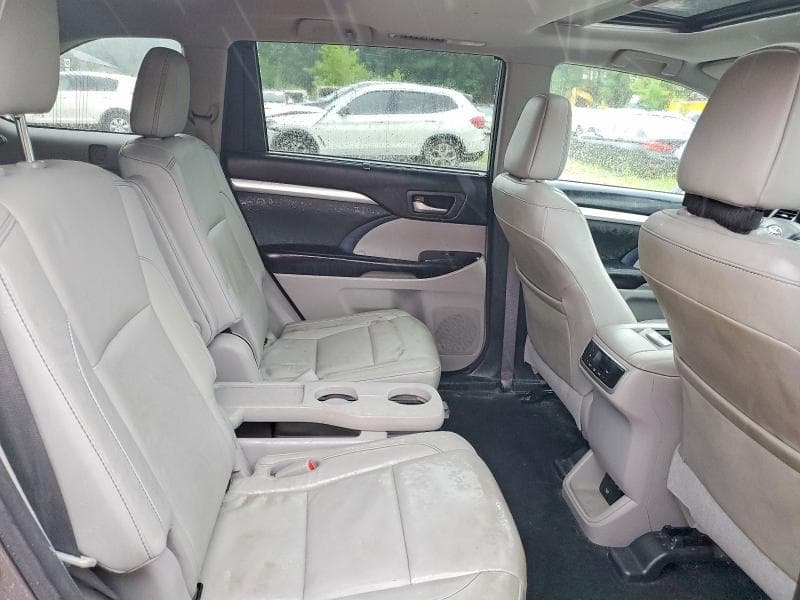 2017 TOYOTA HIGHLANDER XLE 11