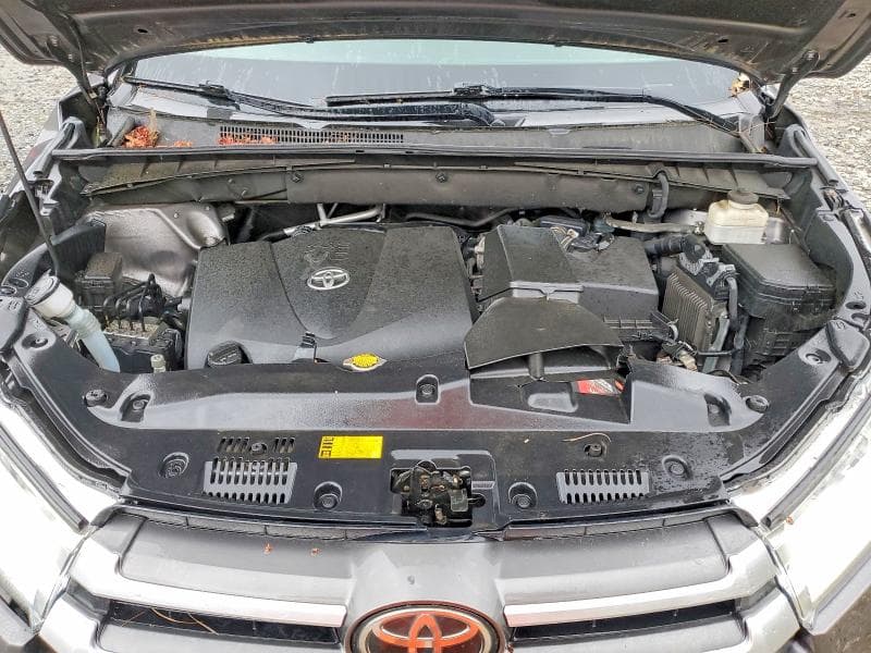 2017 TOYOTA HIGHLANDER XLE 12