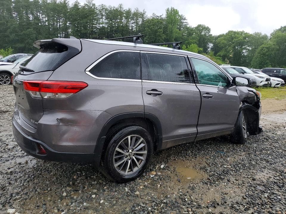 2017 TOYOTA HIGHLANDER XLE 3