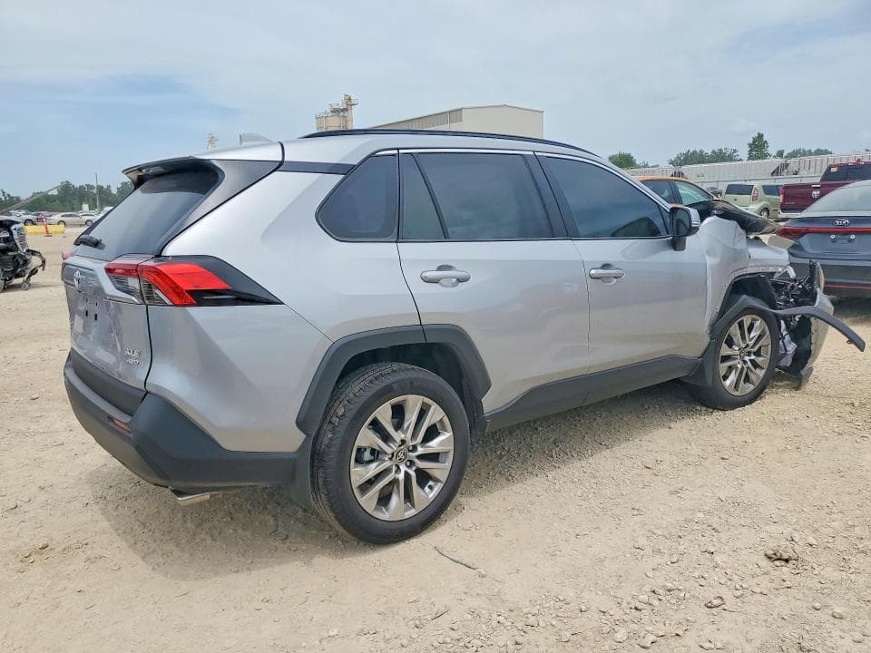 2025 TOYOTA RAV4 XLE PREMIUM 3