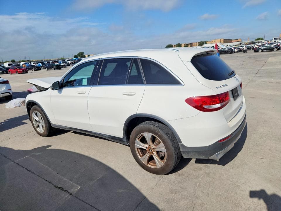 2018 MERCEDES-BENZ GLC 300 2