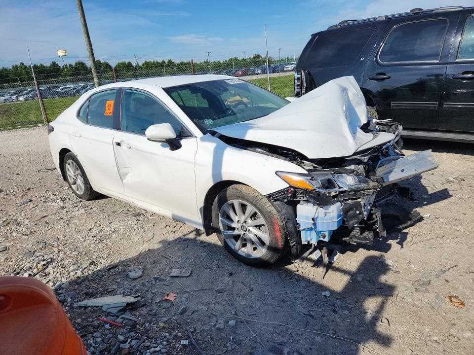 2023 TOYOTA CAMRY LE 4