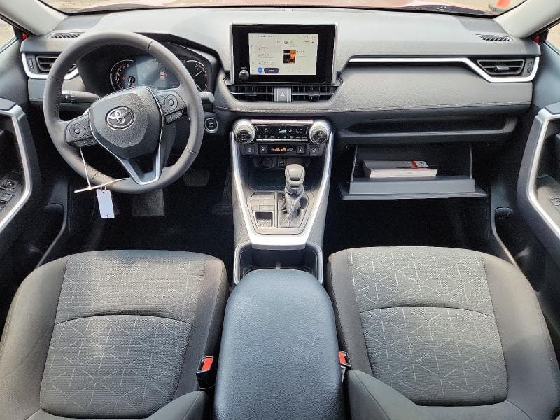 2024 TOYOTA RAV4 XLE 8