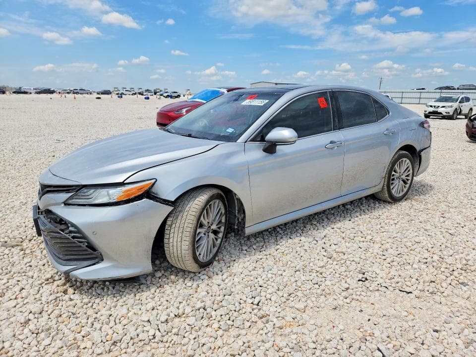 2018 TOYOTA CAMRY XLE - 1