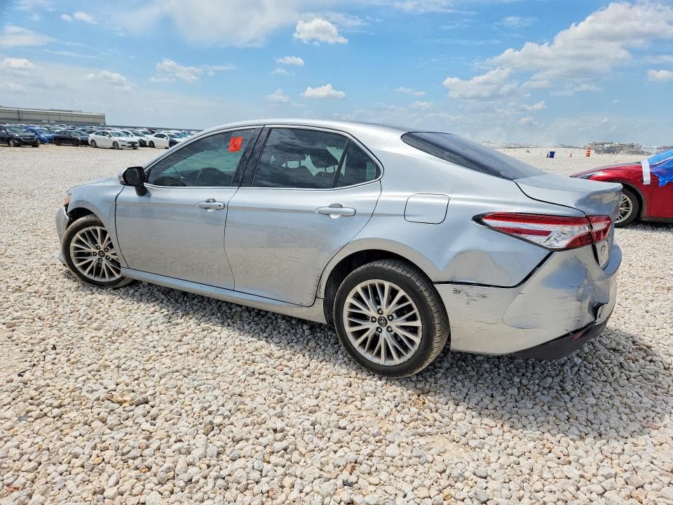 2018 TOYOTA CAMRY XLE 2