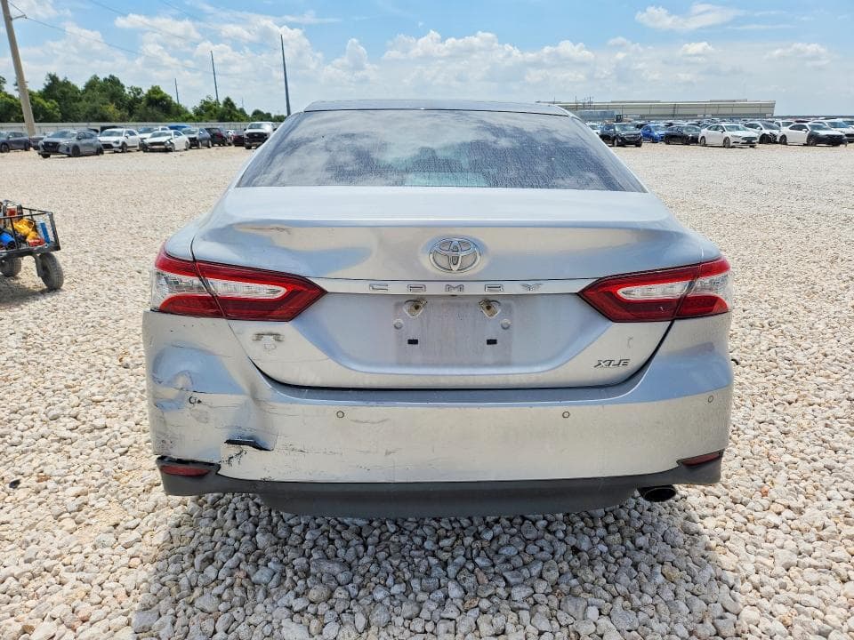 2018 TOYOTA CAMRY XLE 6