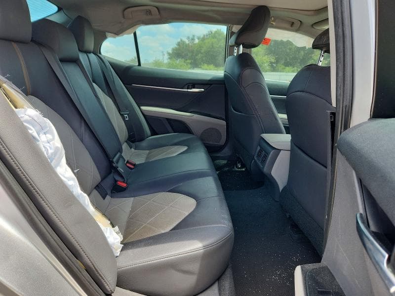 2018 TOYOTA CAMRY XLE 10