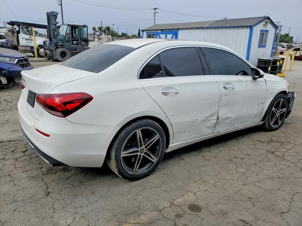 2019 MERCEDES-BENZ A 220 3