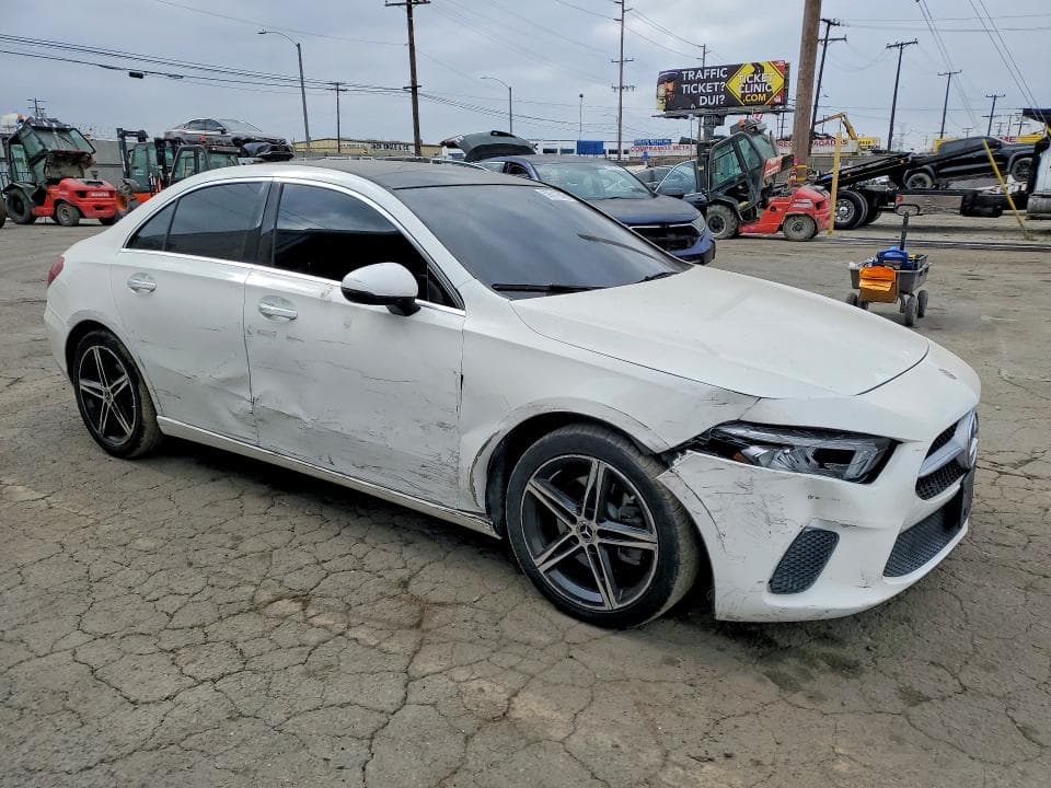 2019 MERCEDES-BENZ A 220 4