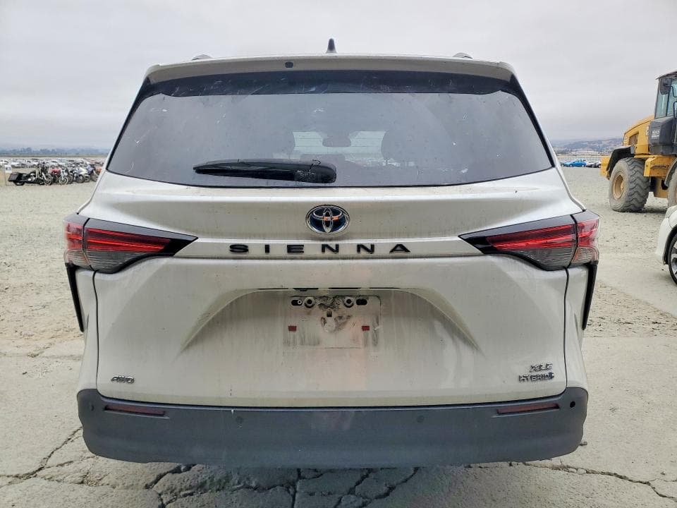 2021 TOYOTA SIENNA XLE 6